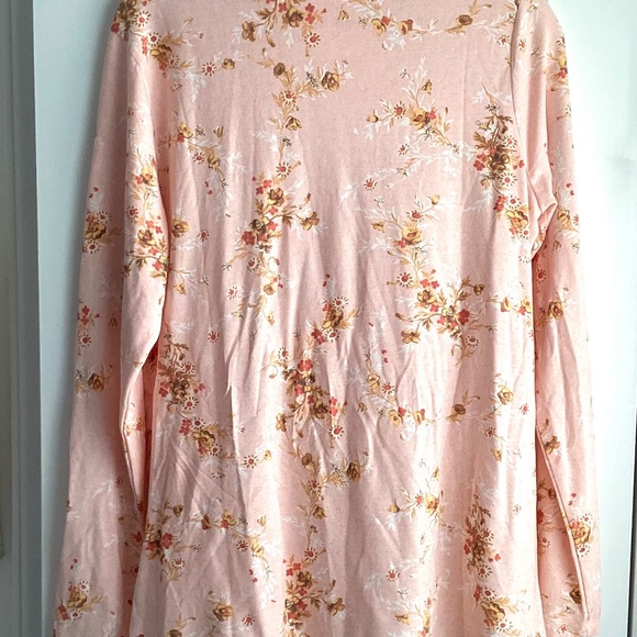 Isaak Mizrahi pink floral long sleeve  turtleneck lightweight spring top size M - Picture 3 of 5